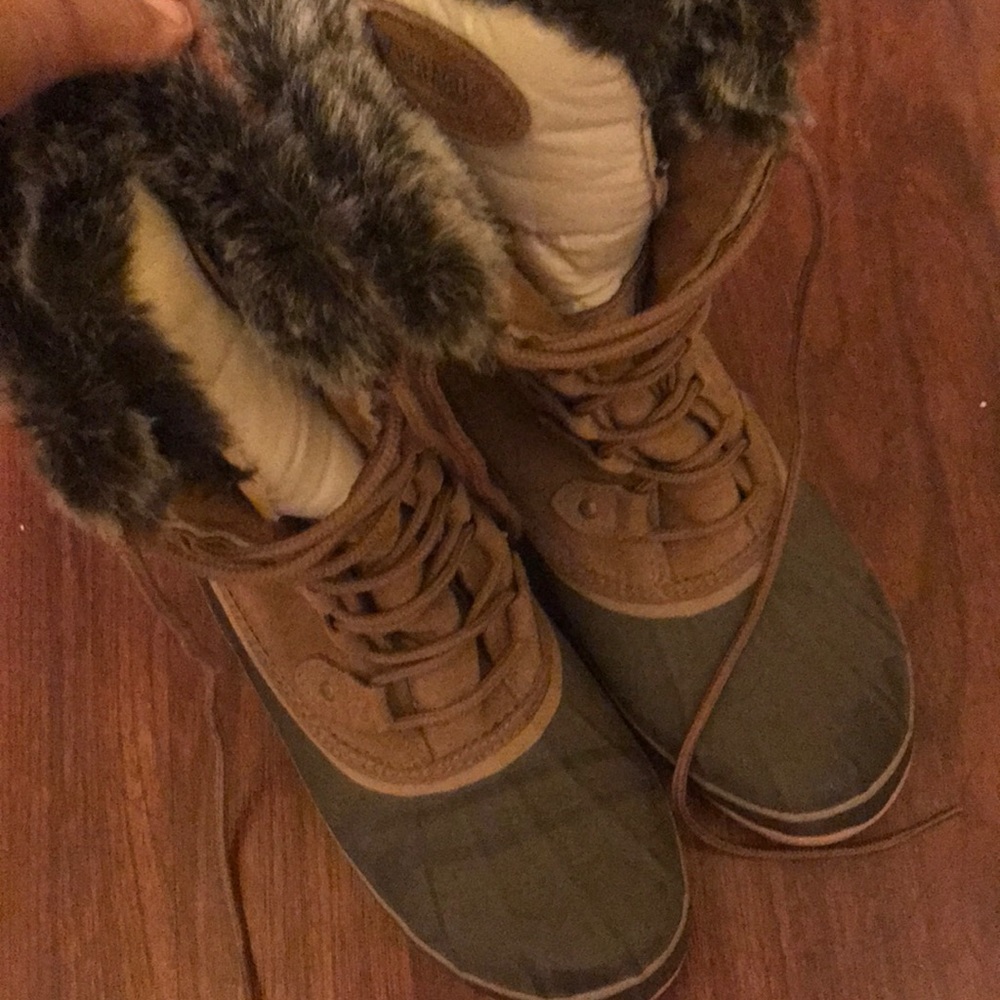 Snow boots